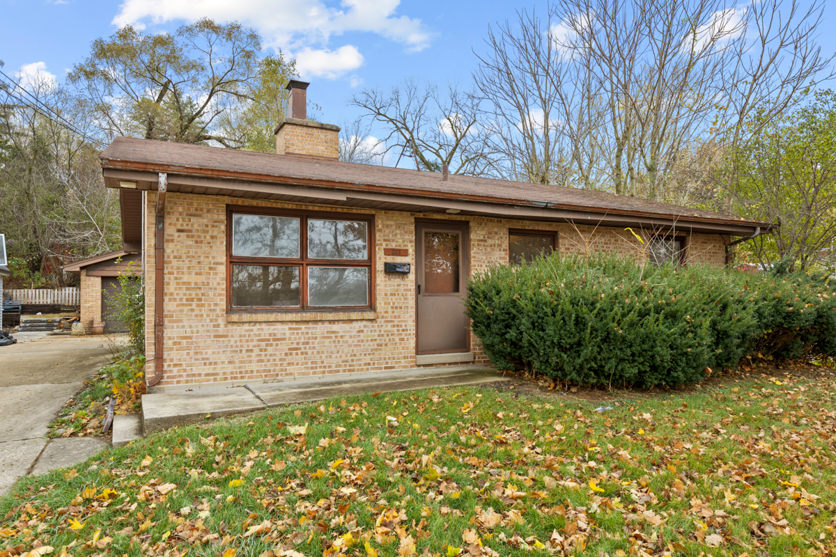 Property Photo:  211 S Van Buren Street  IL 60118 