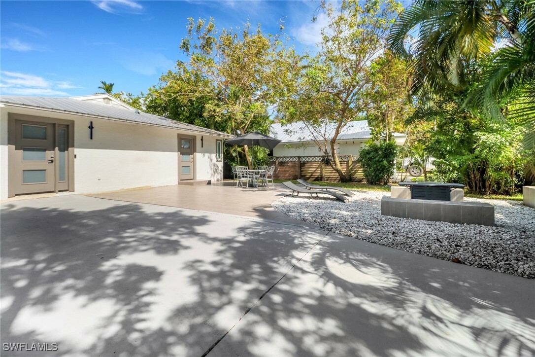 Property Photo:  1205 Creech Road  FL 34103 