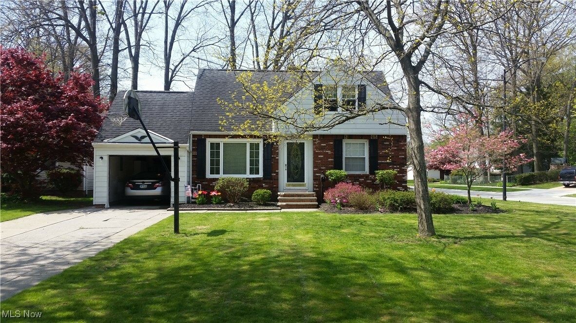 Property Photo:  32948 Linden Drive  OH 44139 