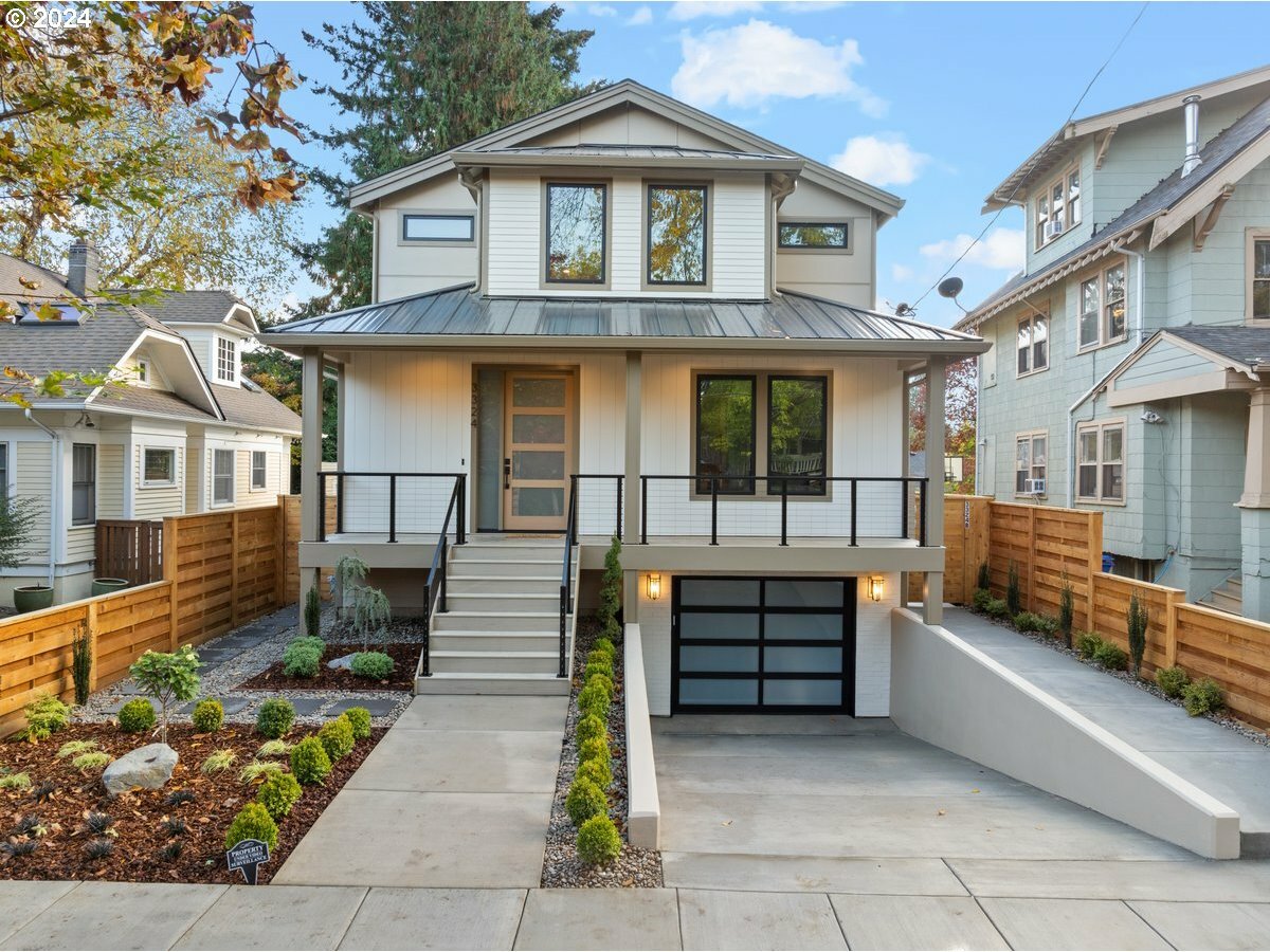Property Photo: 3324 NE Holladay St OR 97232