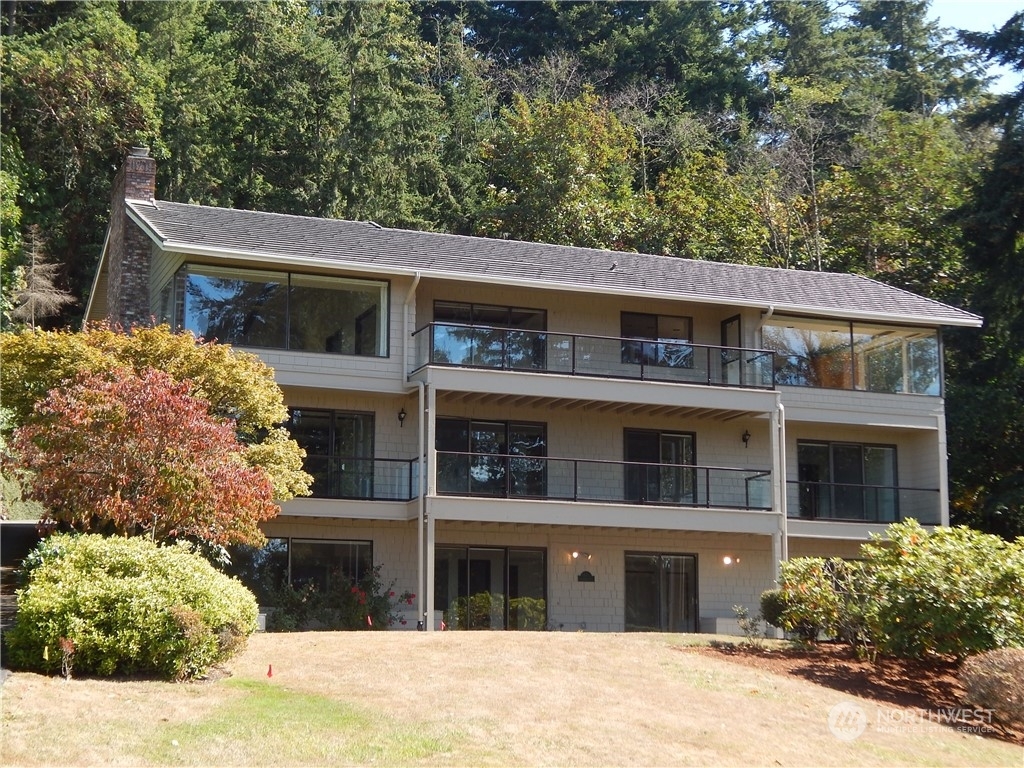 Property Photo:  4736 Somerset Avenue SE  WA 98006 