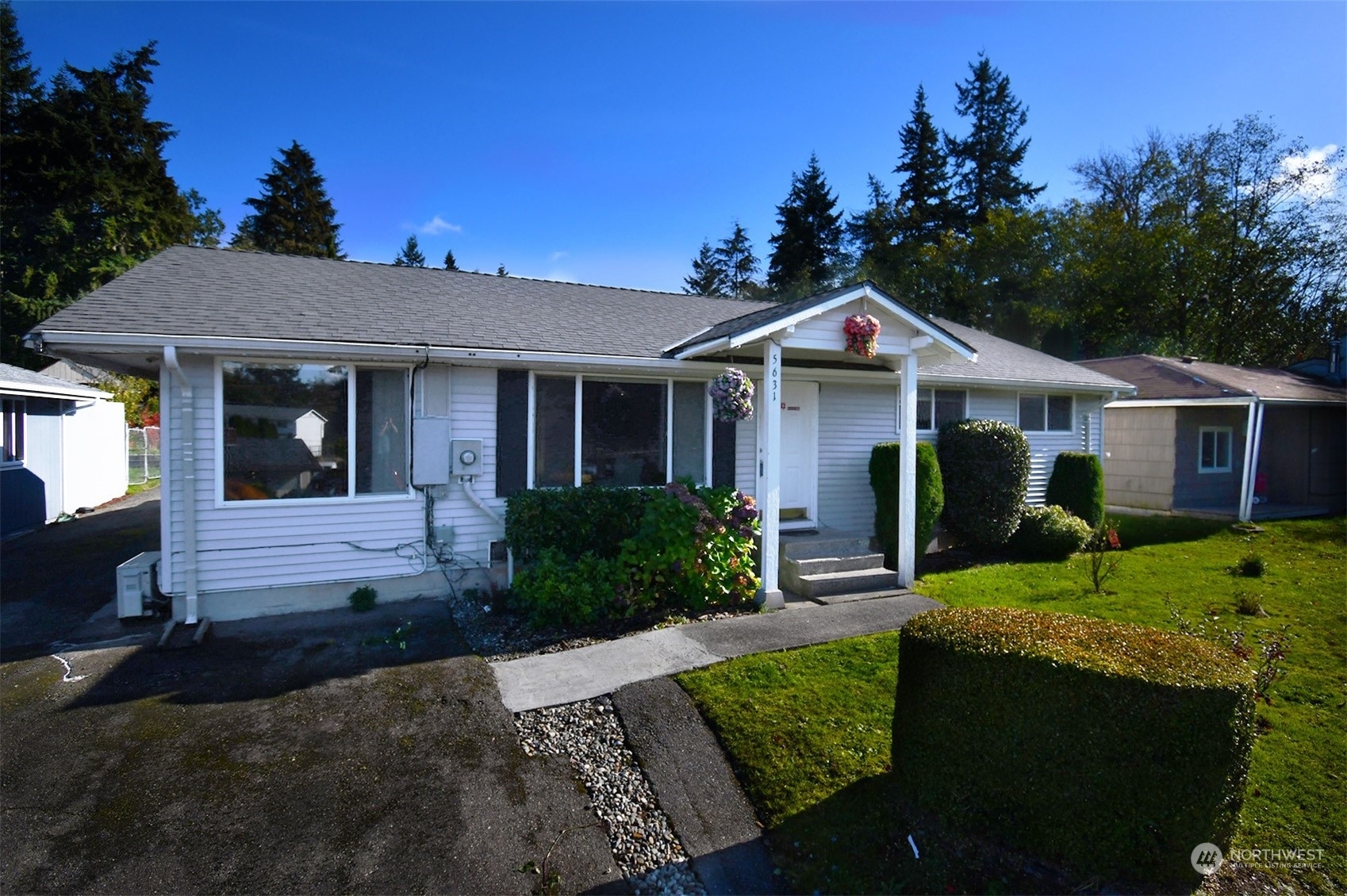 5631 Seahurst Avenue  Everett WA 98203 photo