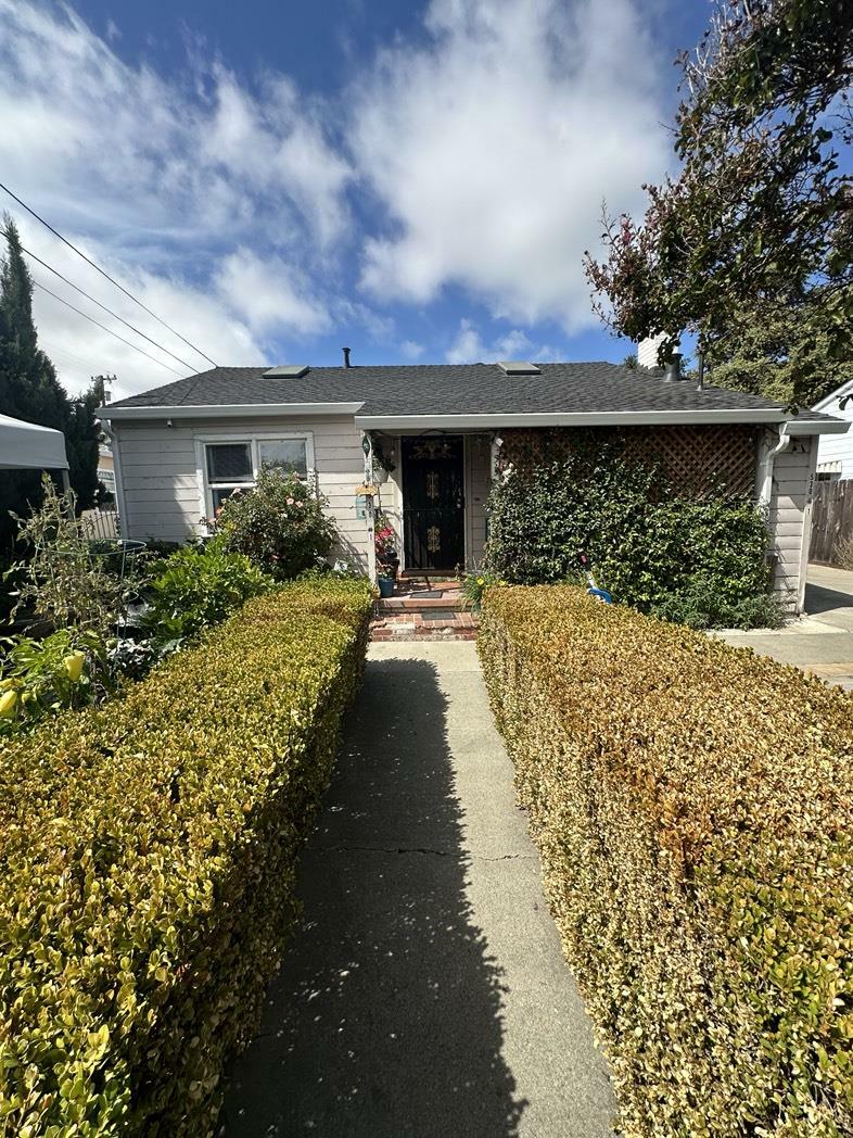 Property Photo:  530 Poplar Avenue  CA 94061 