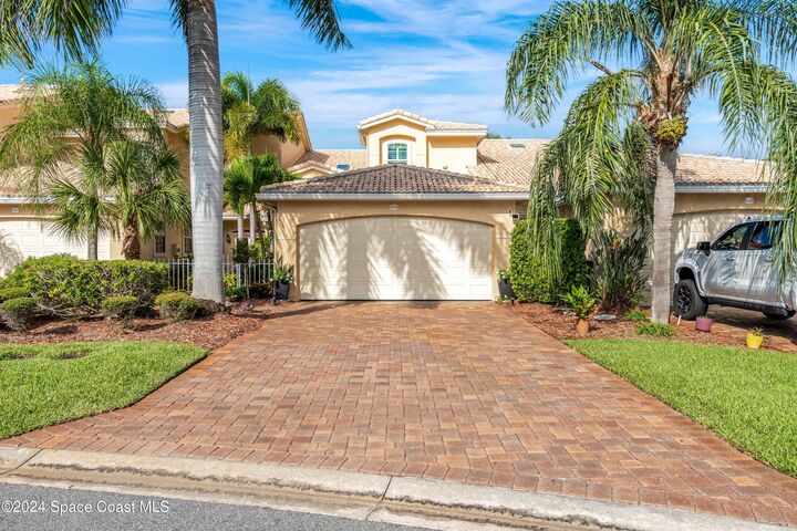 Property Photo:  505 Island Court  FL 32937 