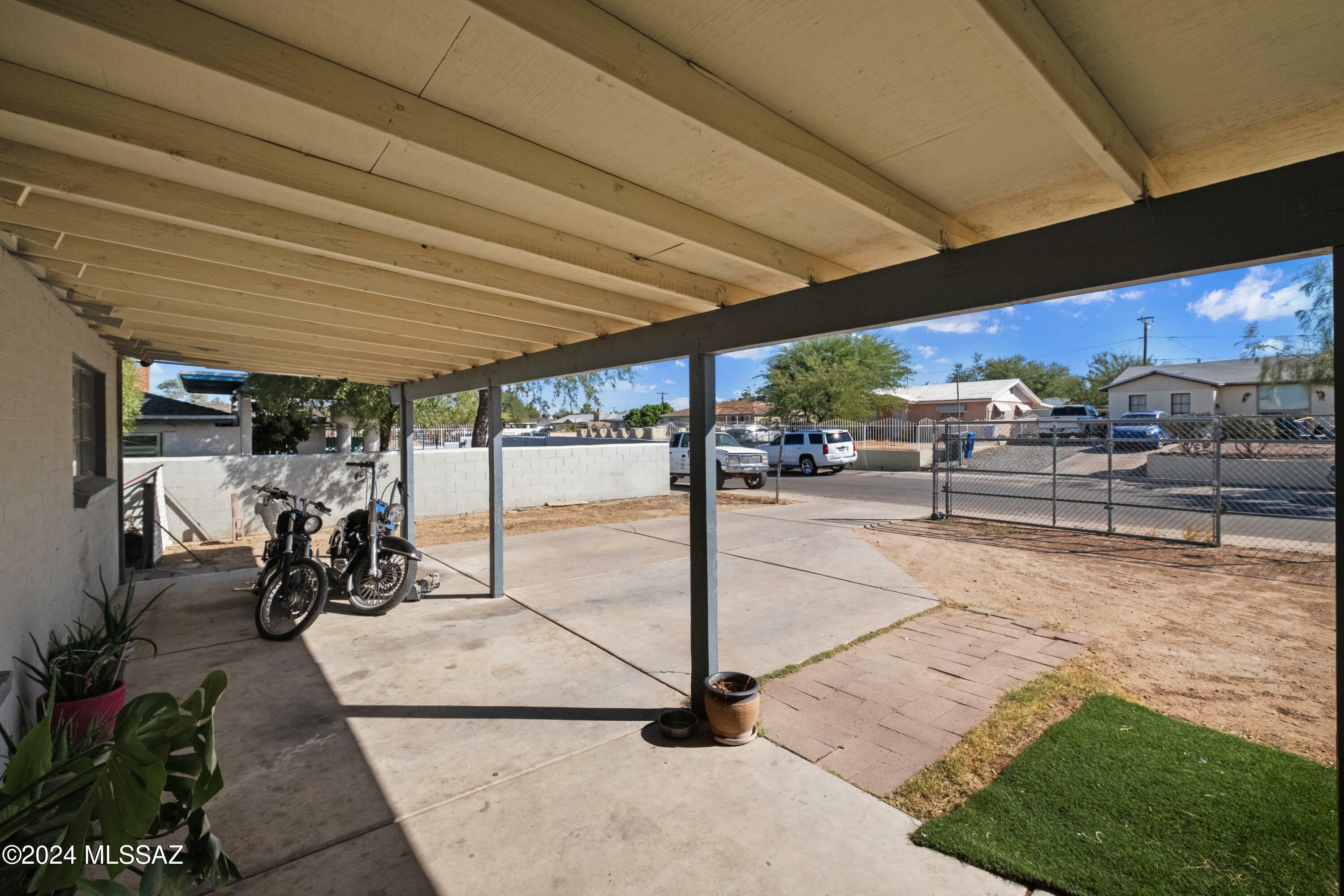 Property Photo:  926 W Calle Aragon  AZ 85706 