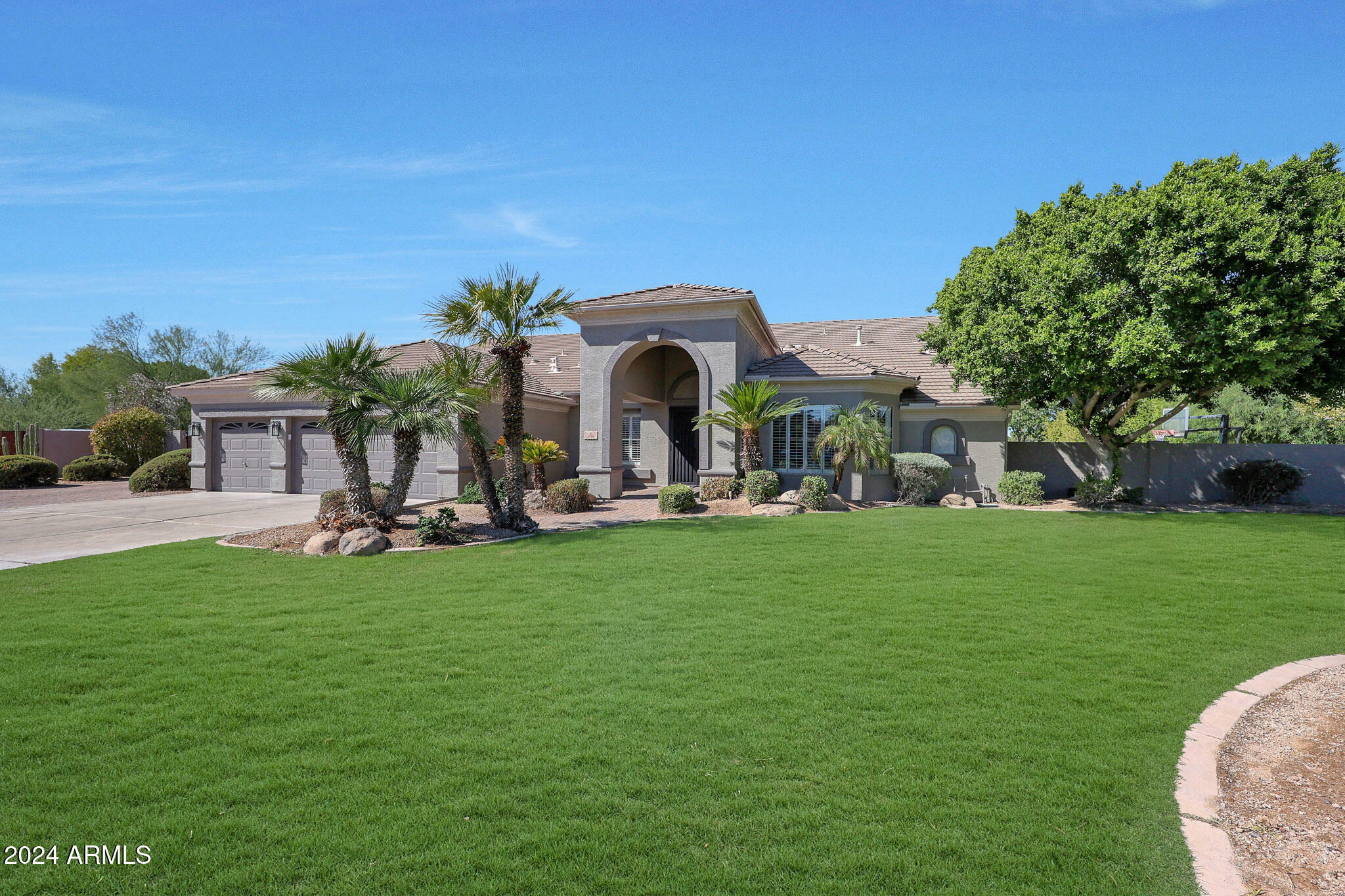 Property Photo:  1424 E Arabian Court  AZ 85296 