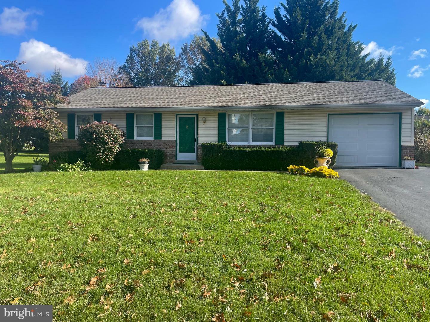 Property Photo:  821 Lakeview Drive  PA 17601 