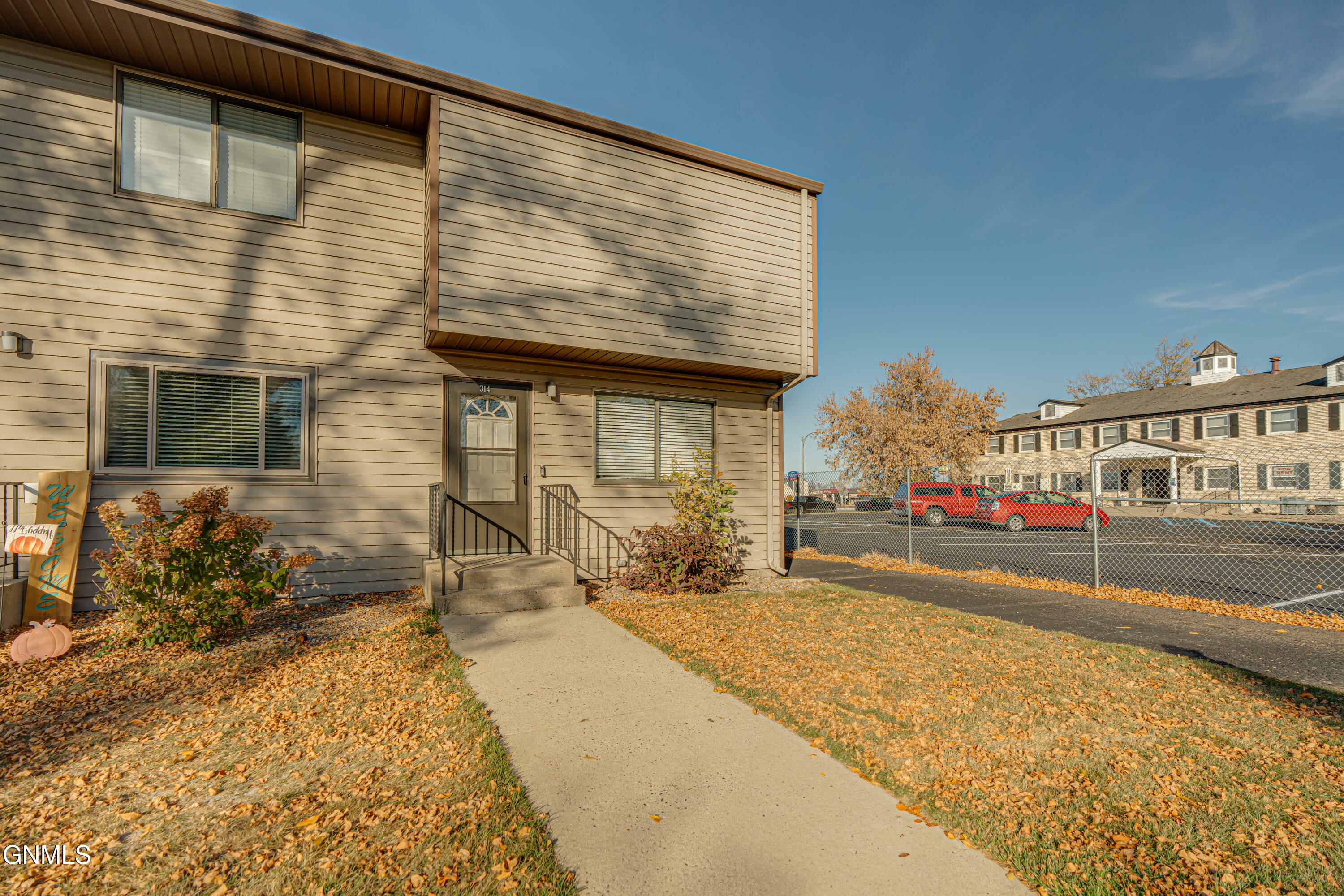 Property Photo:  314 Willow Lane  ND 58504 