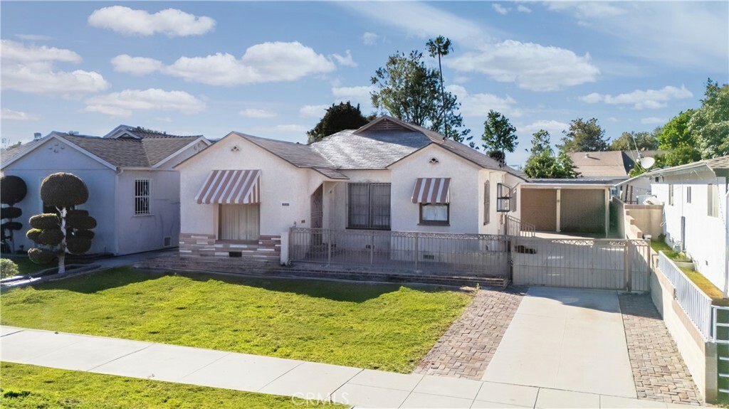 Property Photo:  11159 Linden Street  CA 90262 