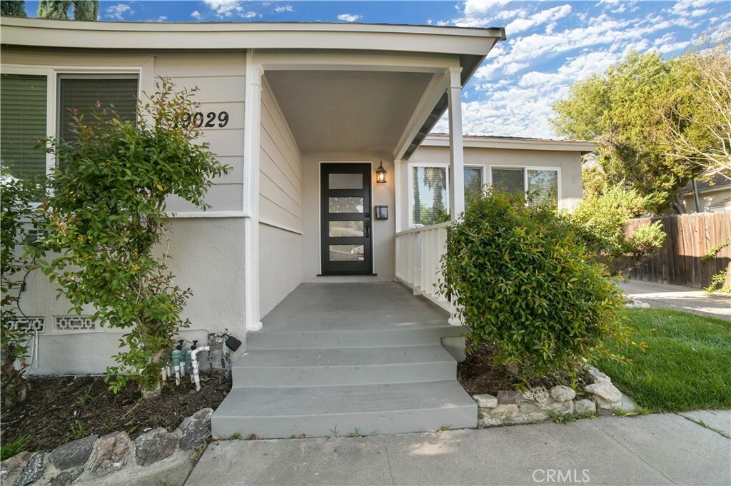 Property Photo:  19029 Calvert Street  CA 91335 