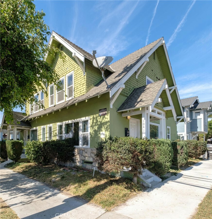 Property Photo:  1039 E 10th Street  CA 90813 