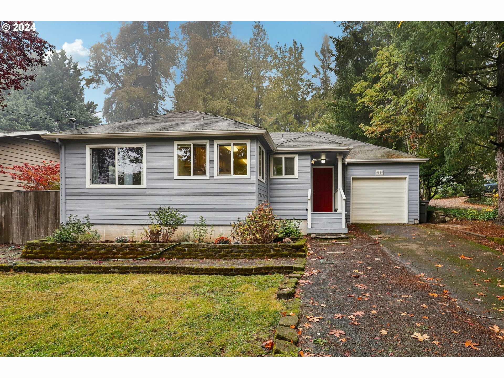 Property Photo:  5525 SW Cameron Rd  OR 97221 