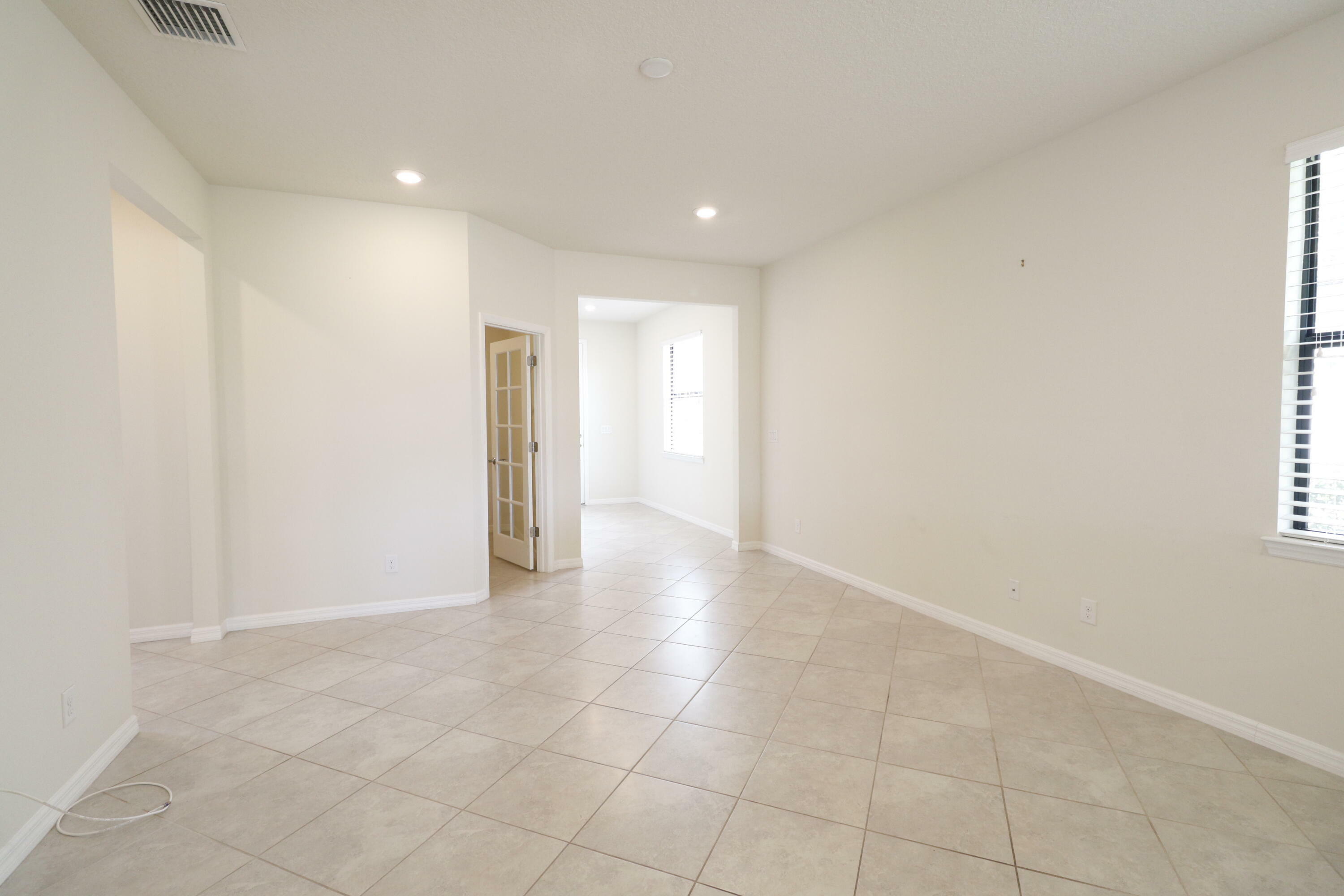 Property Photo:  633 SE Monet Drive  FL 34984 