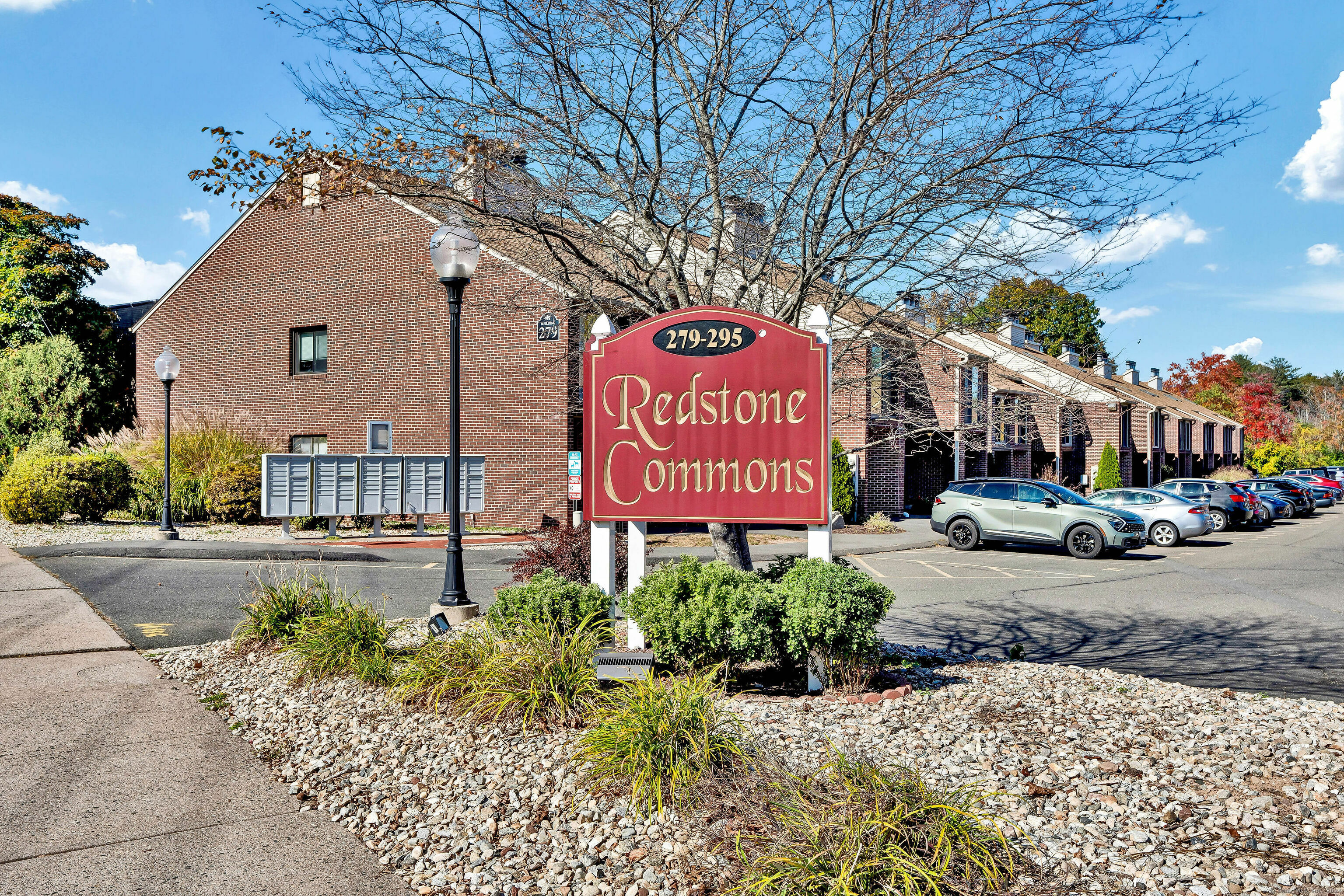 Property Photo:  279 Redstone Hill Road Apt 38  CT 06010 