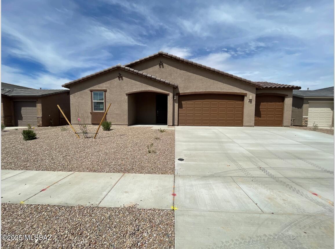 Property Photo: 10835 E Union Hills Drive AZ 85641