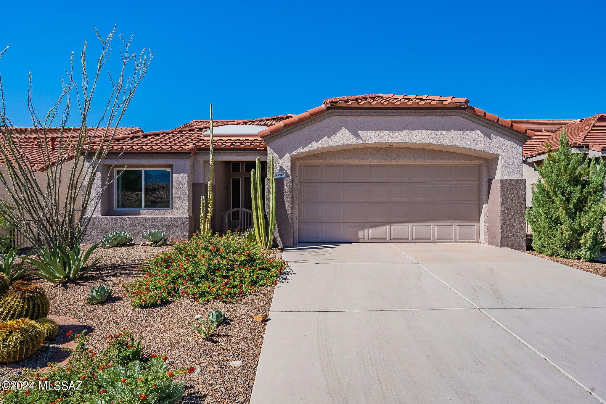 Property Photo: 13965 N Willow Bend Drive AZ 85755