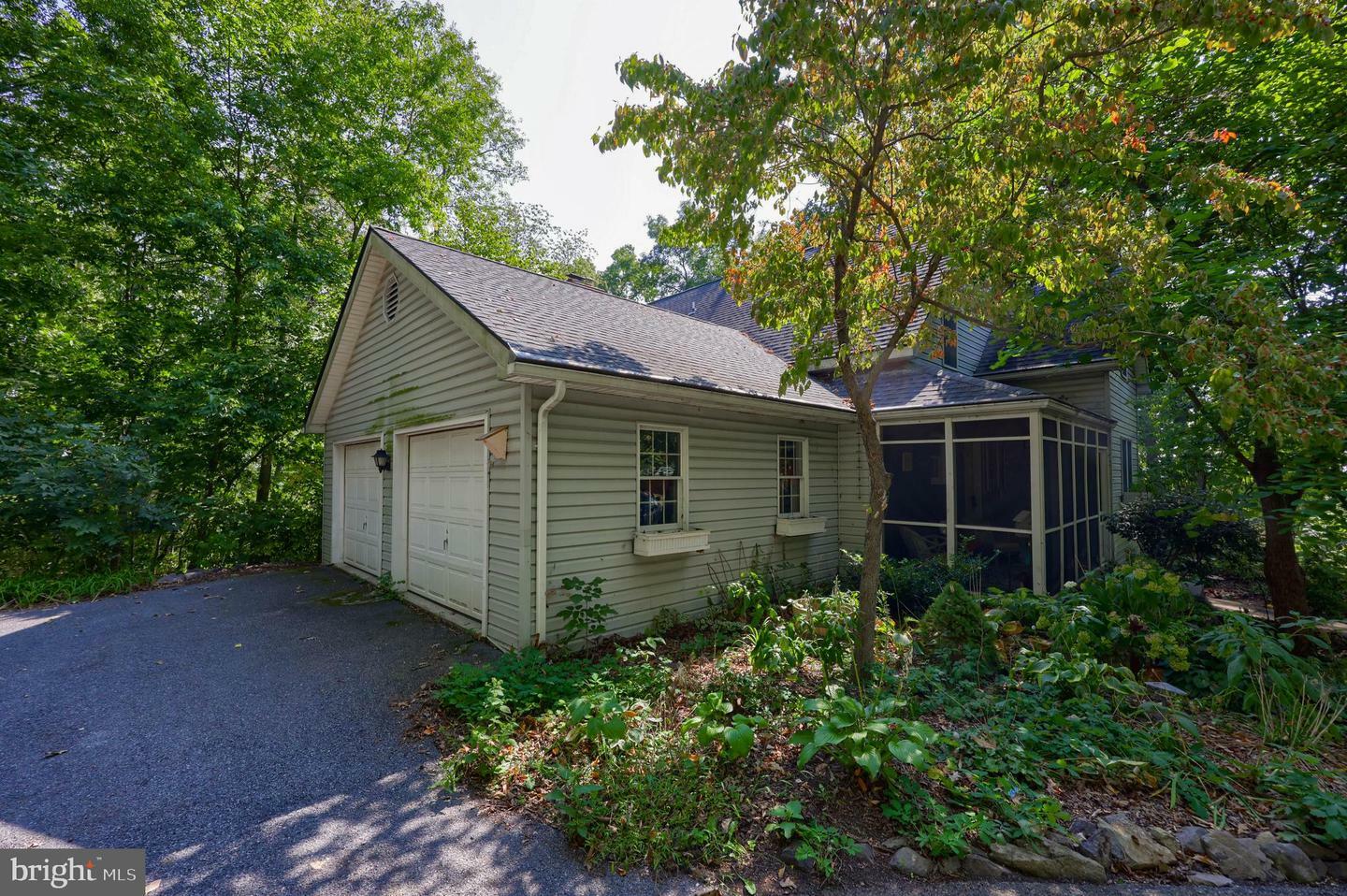 Property Photo:  693 Trail Road N  PA 17022 