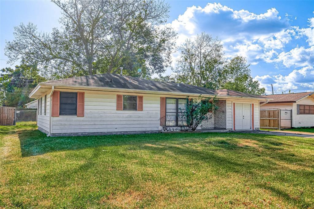 Property Photo:  116 S 4th 1/2 Street  TX 77627 