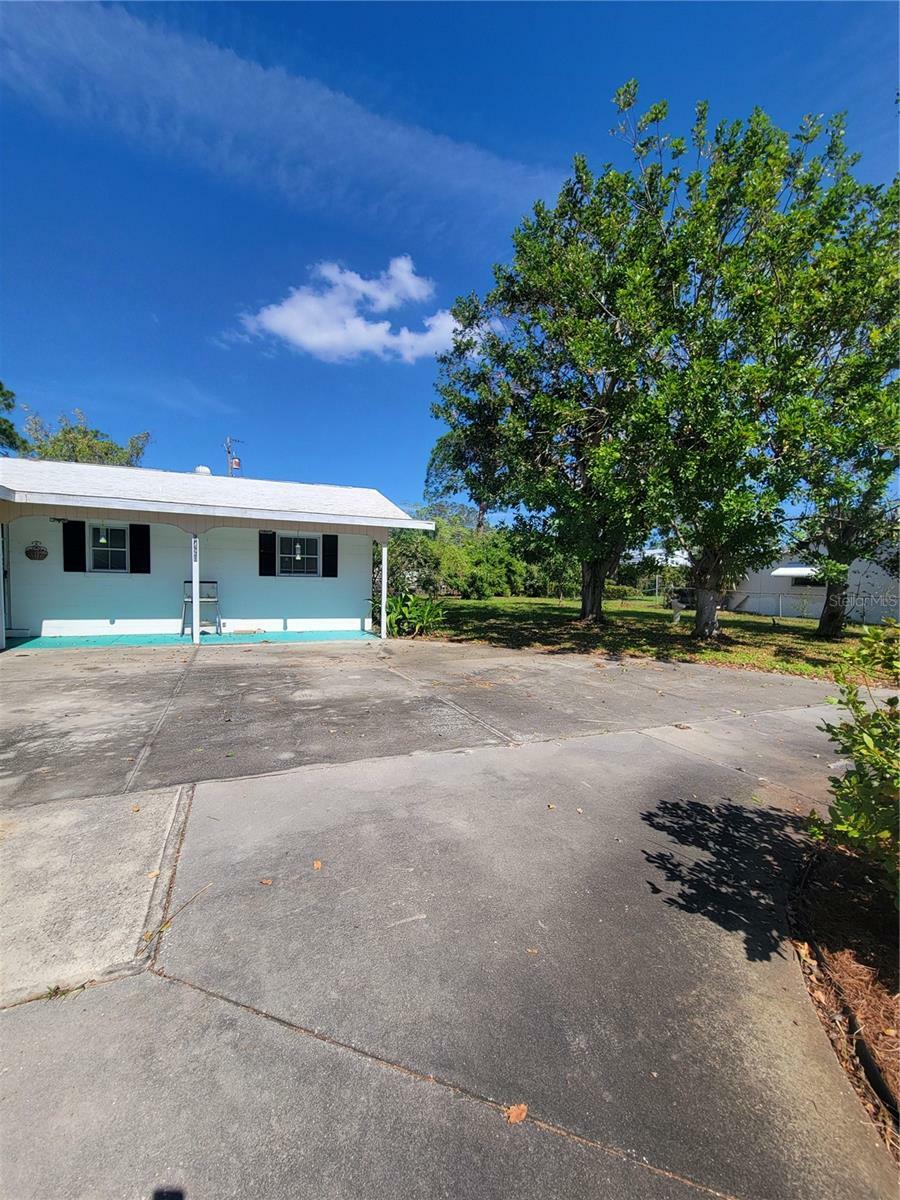 Property Photo:  5420 13th Ave Dr W Avenue W  FL 34209 