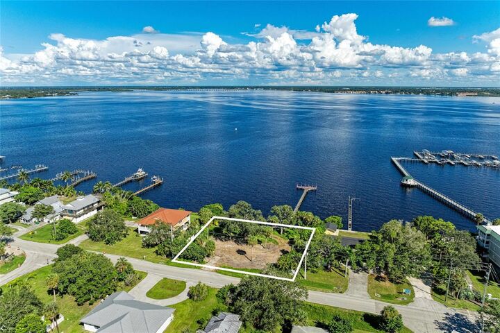 Property Photo: 5060 Melbourne Street FL 33980