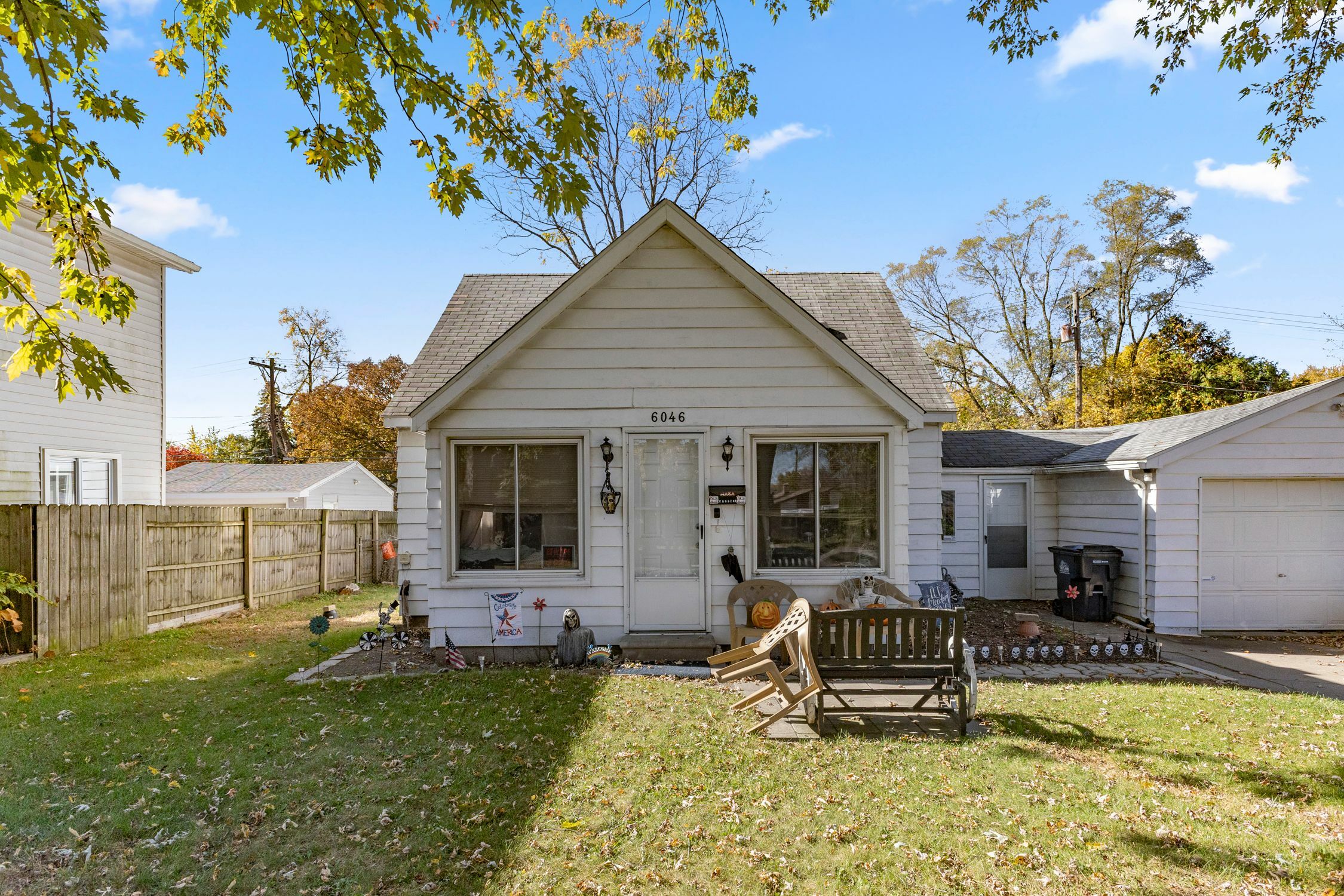 Property Photo:  6046 Vivian Street  MI 48180 1204 