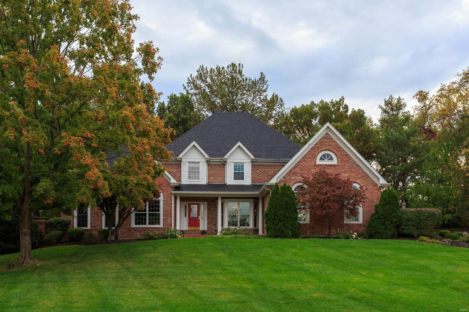 Property Photo:  900 Town And Country Estates Court  MO 63141 