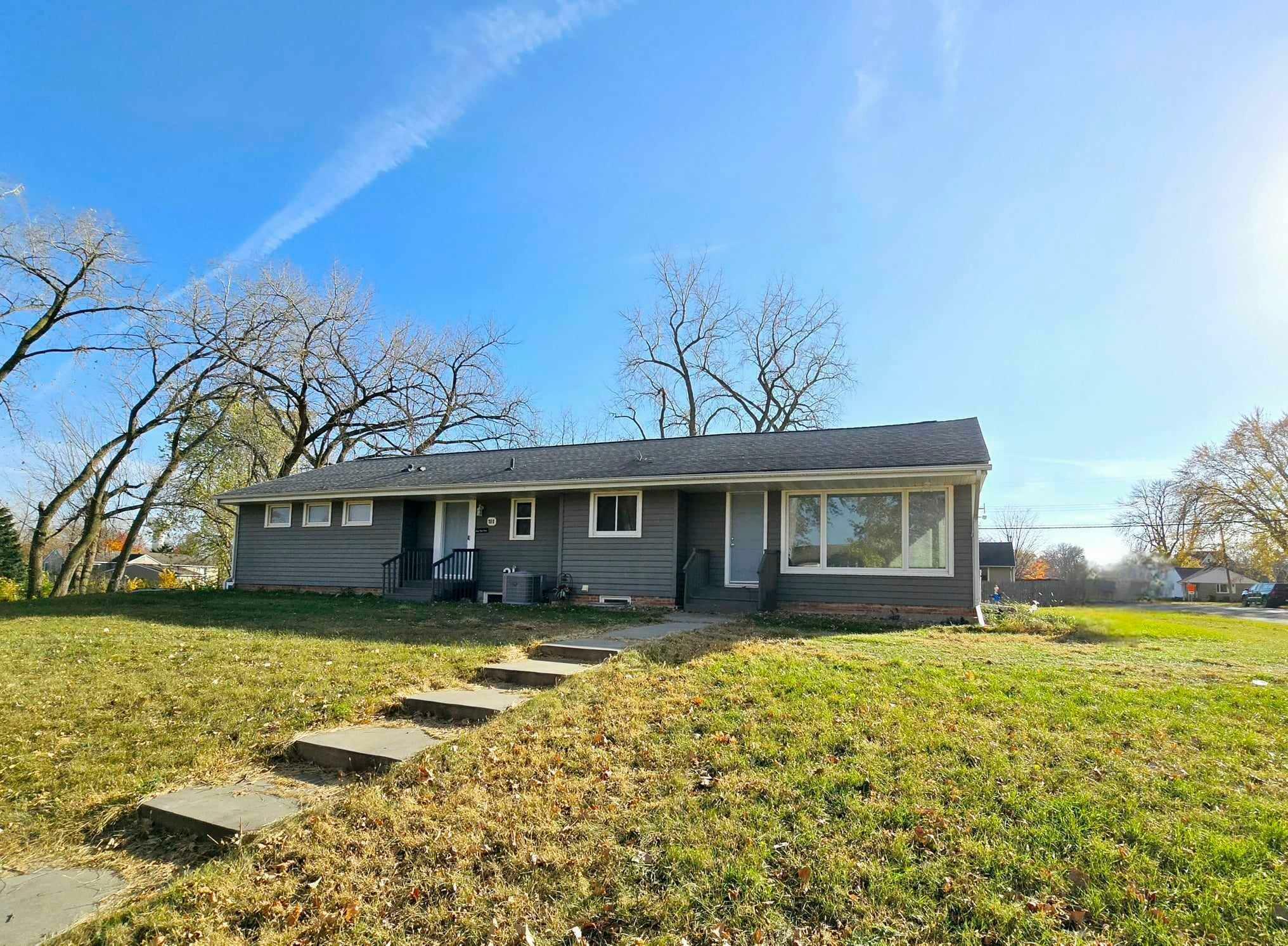 Property Photo:  211 Wilson Street E  MN 55368 