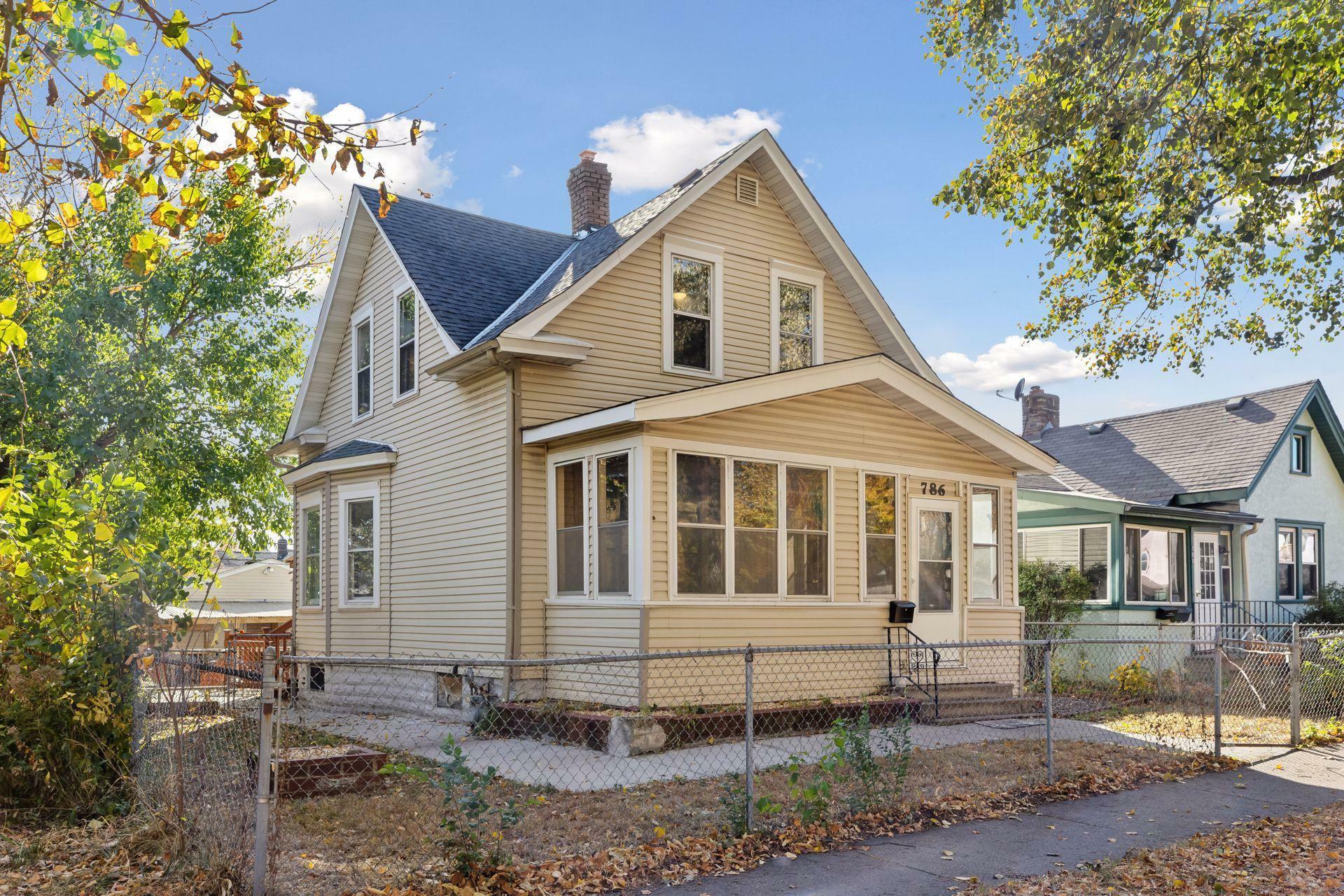 Property Photo:  786 Thomas Avenue  MN 55104 