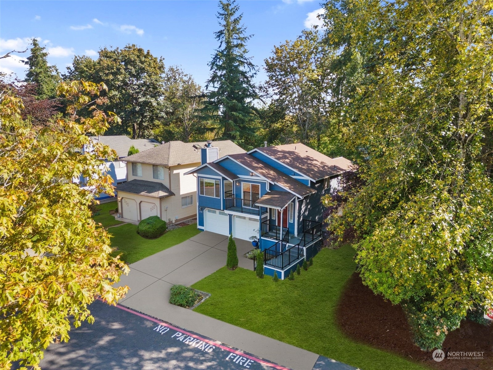 Property Photo:  2307 SE  8th Drive  WA 98055 