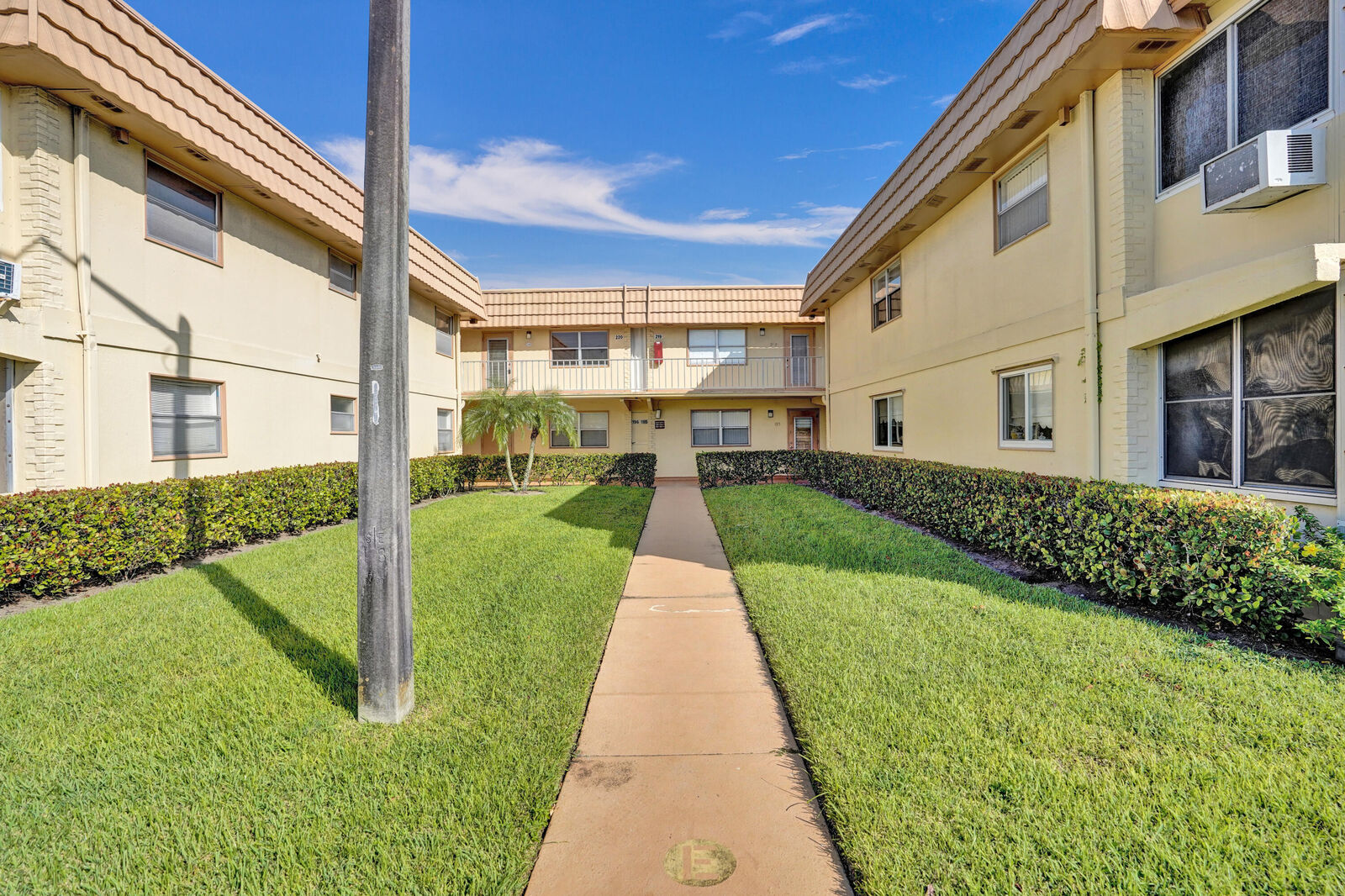 Property Photo:  220 Saxony Lane  FL 33446 