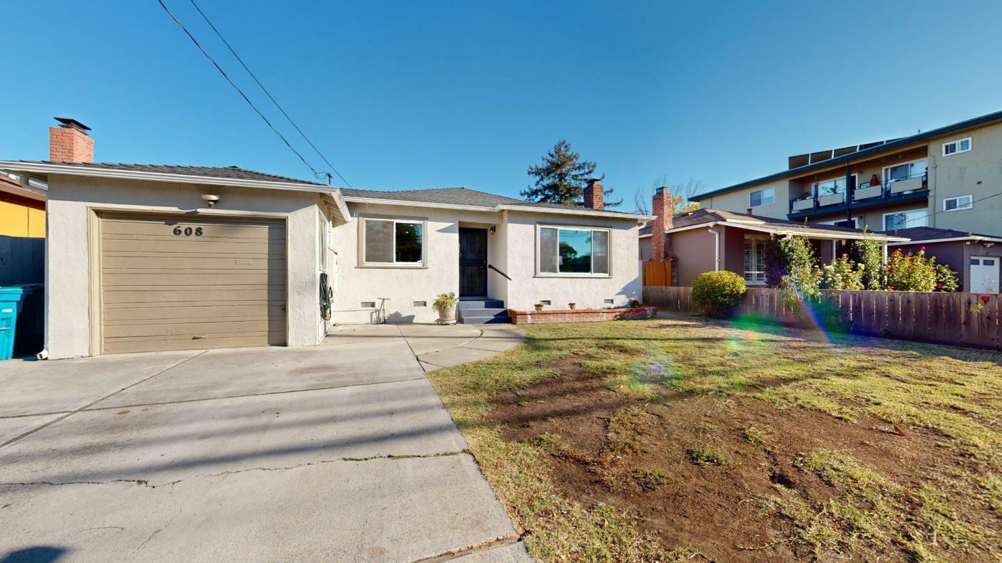 Property Photo:  608 Charter Street  CA 94063 