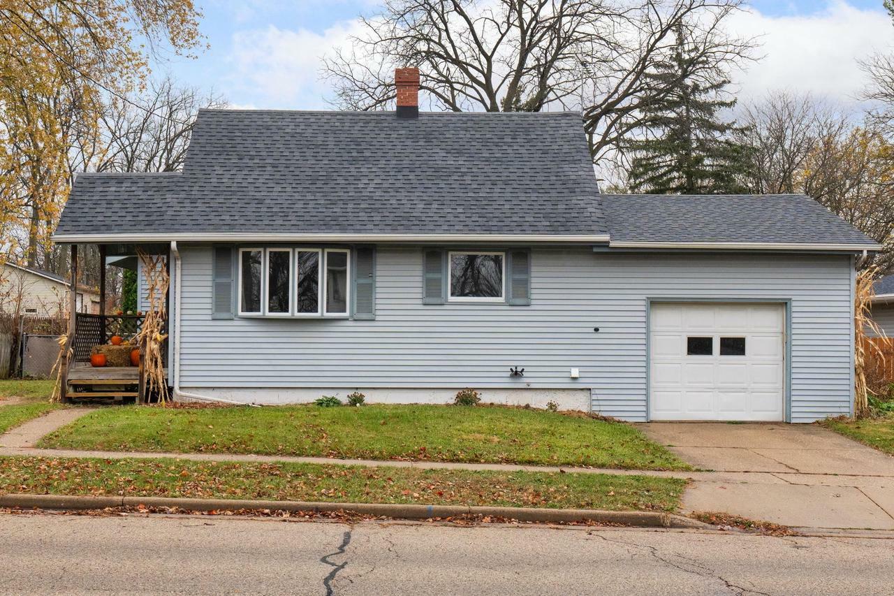 Property Photo:  916 West Fulton Street  WI 53534 