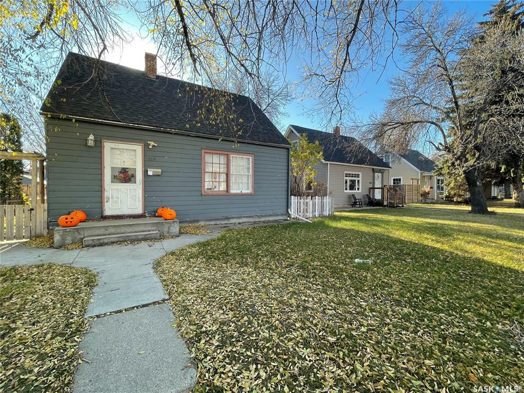 824-828 8th Street E  Saskatoon SK S7H 0R5 photo