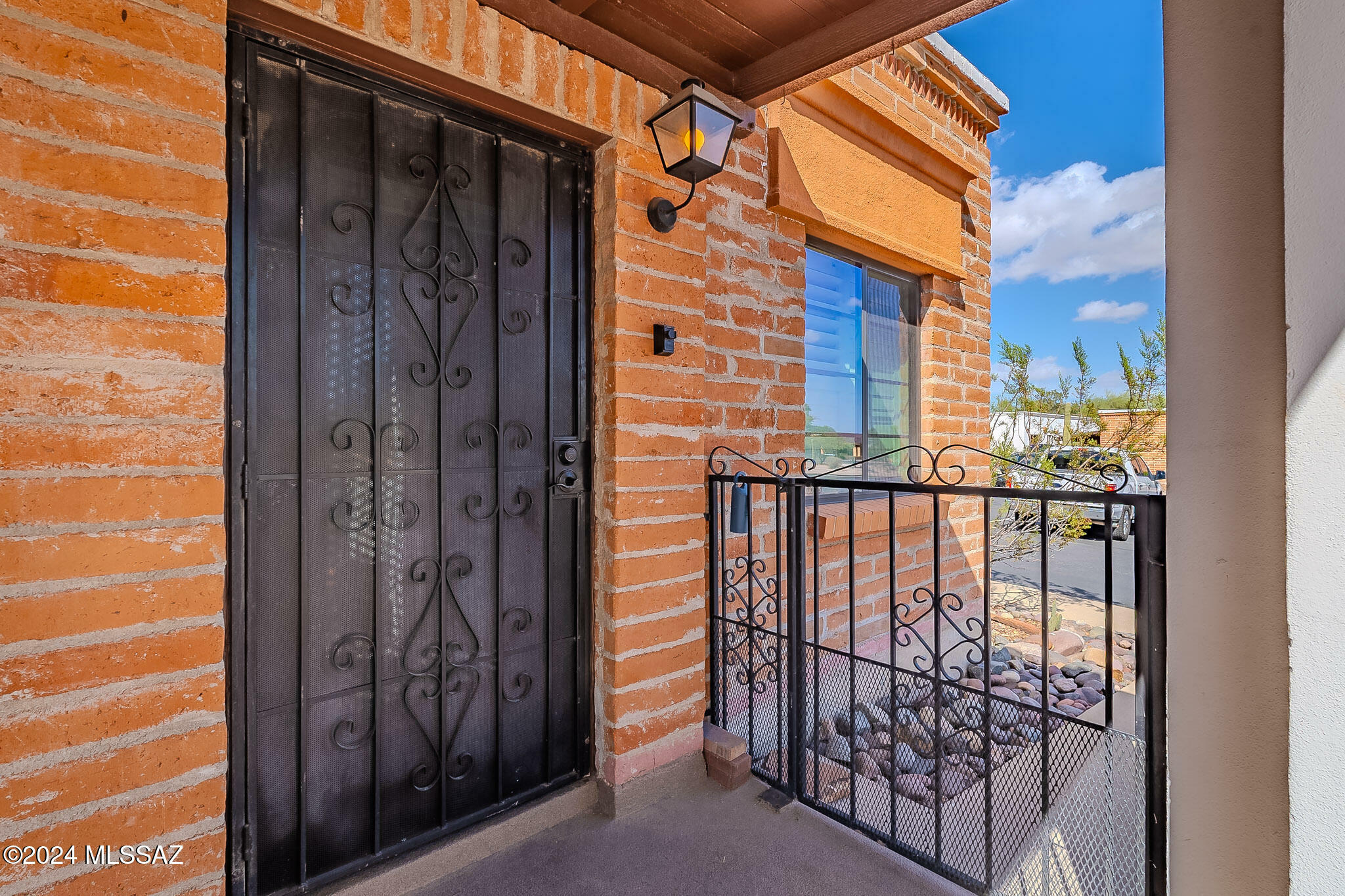 Property Photo:  226 S La Canada D  AZ 85614 