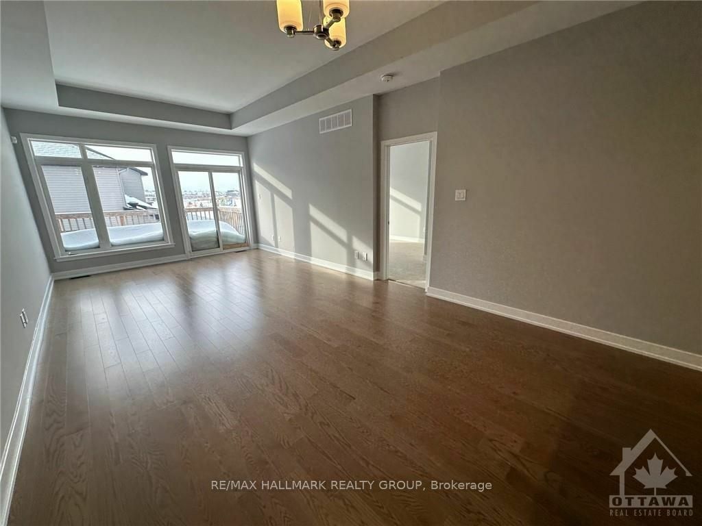 Photo de la propriété:  608 Knotridge St  ON K1W 0M3 