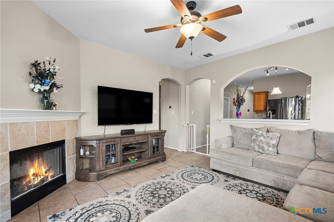 Property Photo: 156 N Maplewood TX 78640