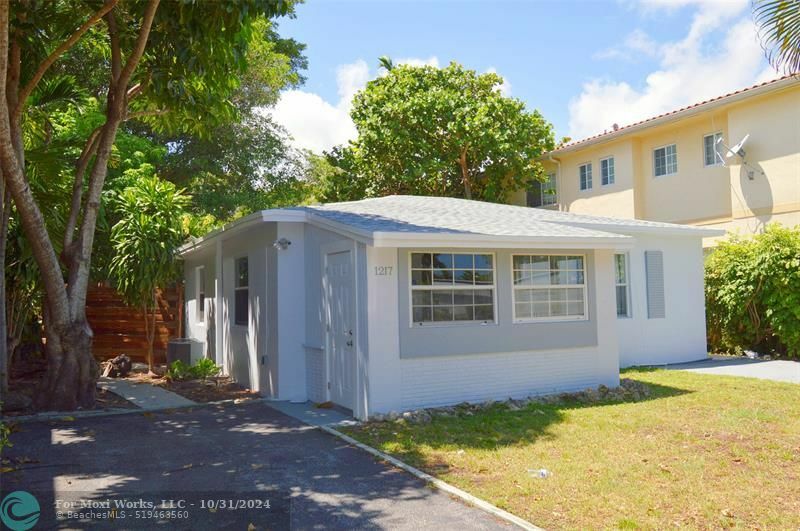 Property Photo:  1217 SW 4th Ave House  FL 33315 