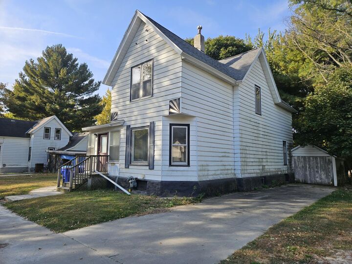 Property Photo:  12 5th Ave NW  IA 50662 