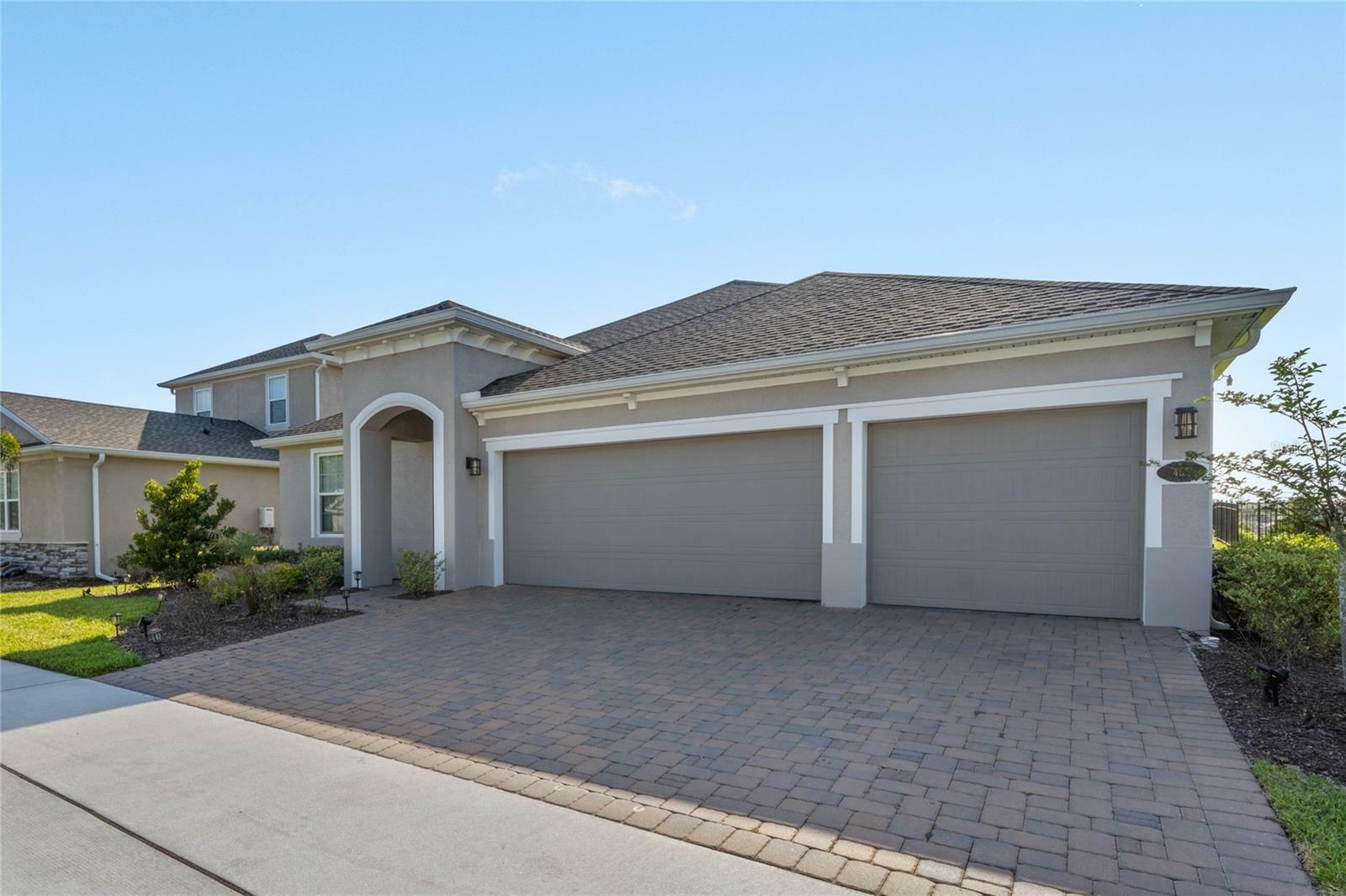Property Photo: 452 Wedgeworth Lane FL 32724