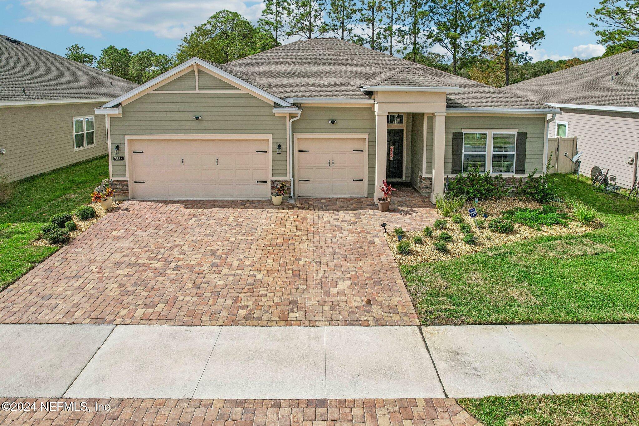 Property Photo: 7558 Nasturtium Way FL 32219