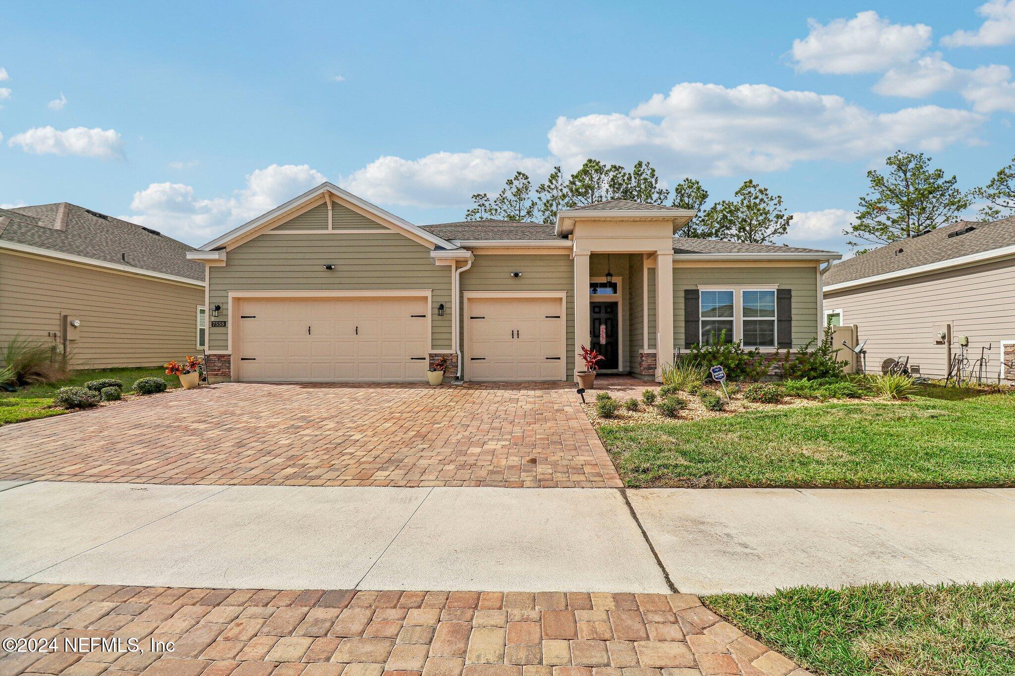 Property Photo: 7558 Nasturtium Way FL 32219