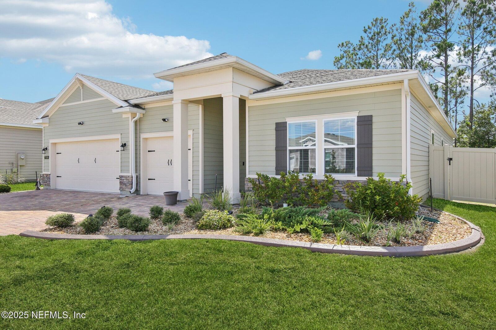 Property Photo: 7558 Nasturtium Way FL 32219