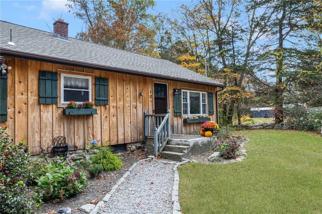 Property Photo:  10 S Lawton Foster Road  RI 02833 