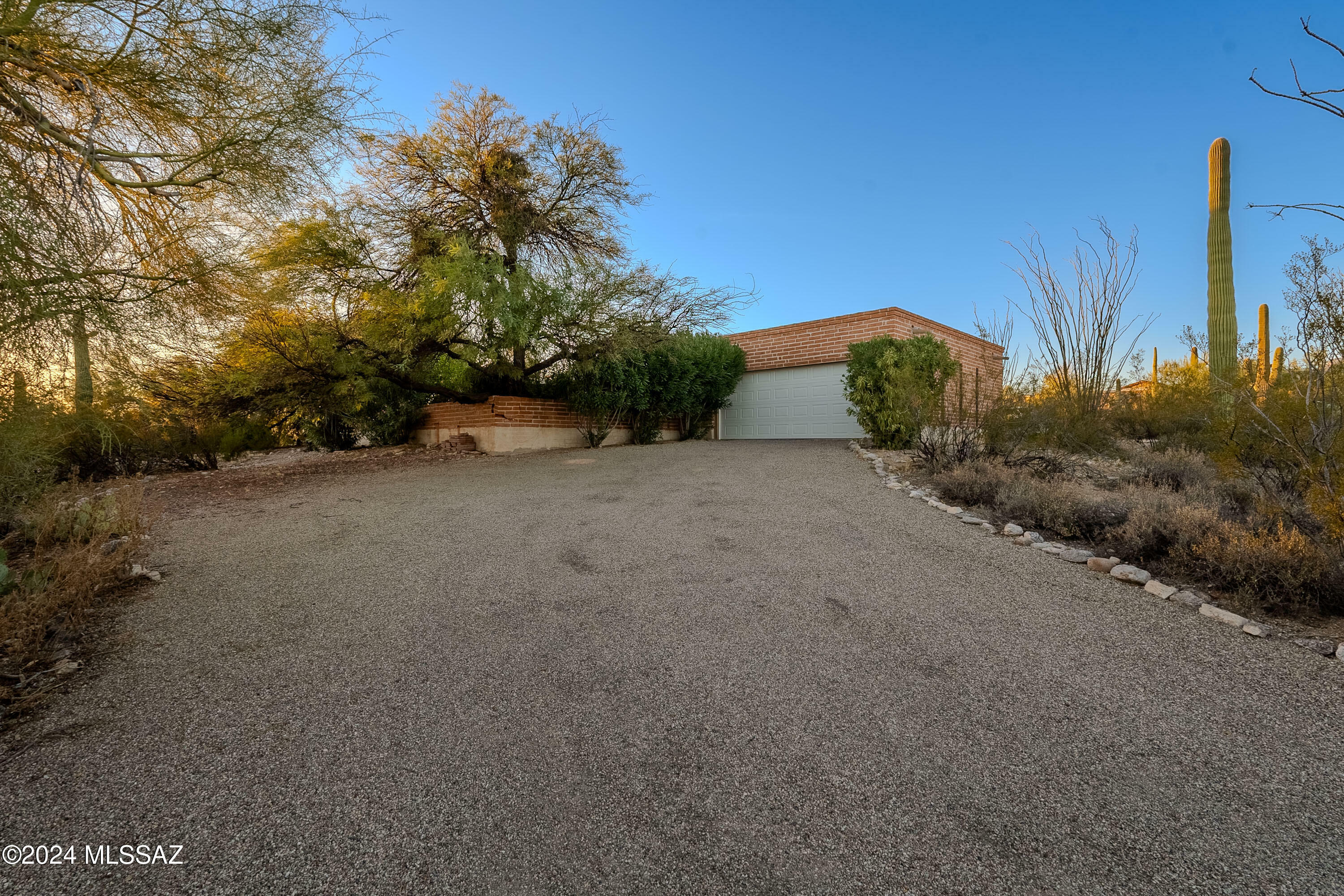 Property Photo:  5405 N Calle La Cima  AZ 85718 