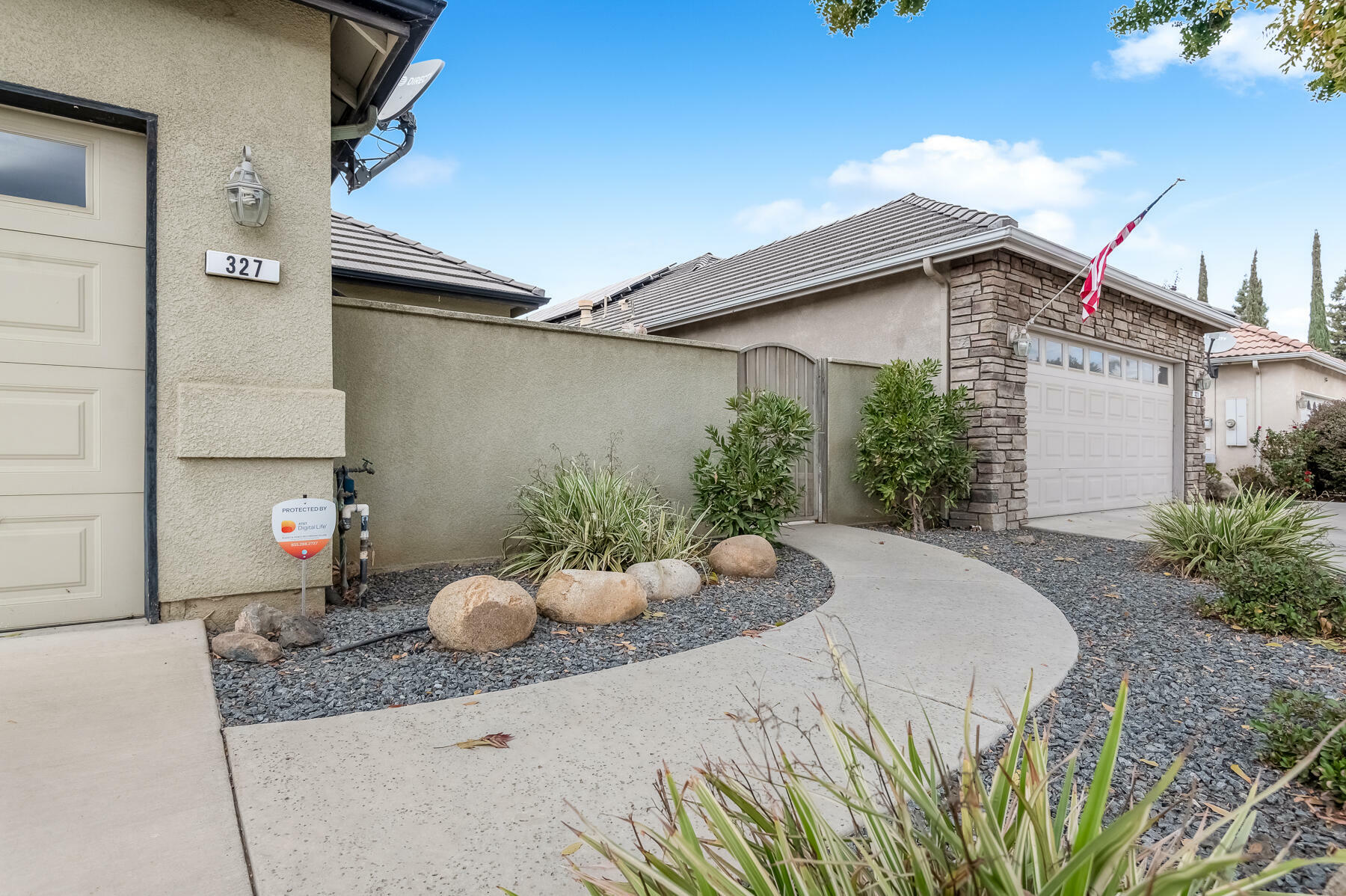 Property Photo:  327 S Holland Court  CA 93292 