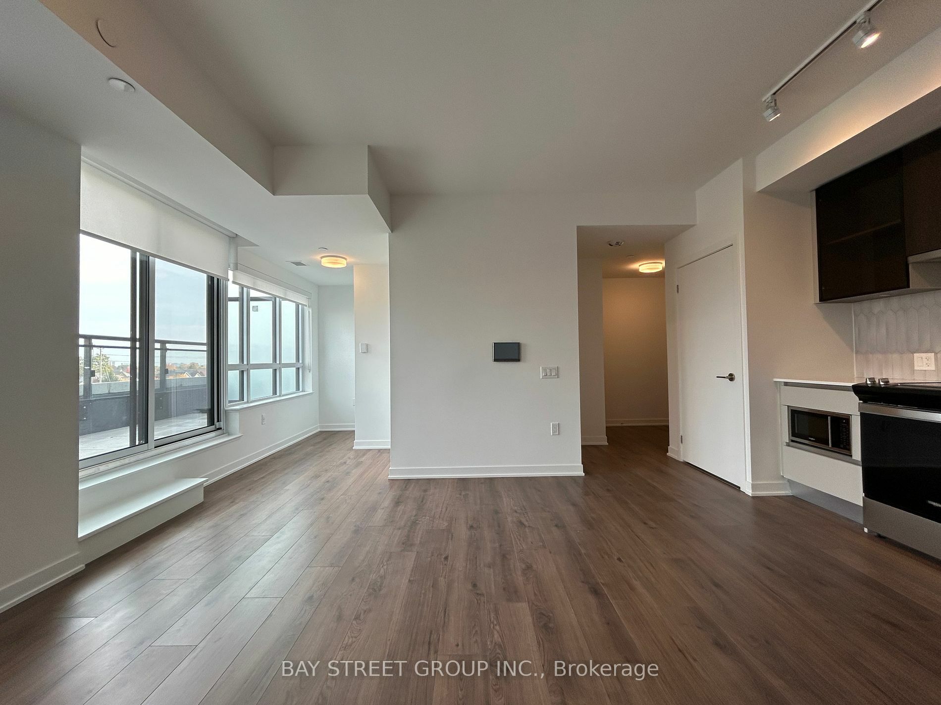 Property Photo:  395 Dundas St W 307  ON L6M 5R8 