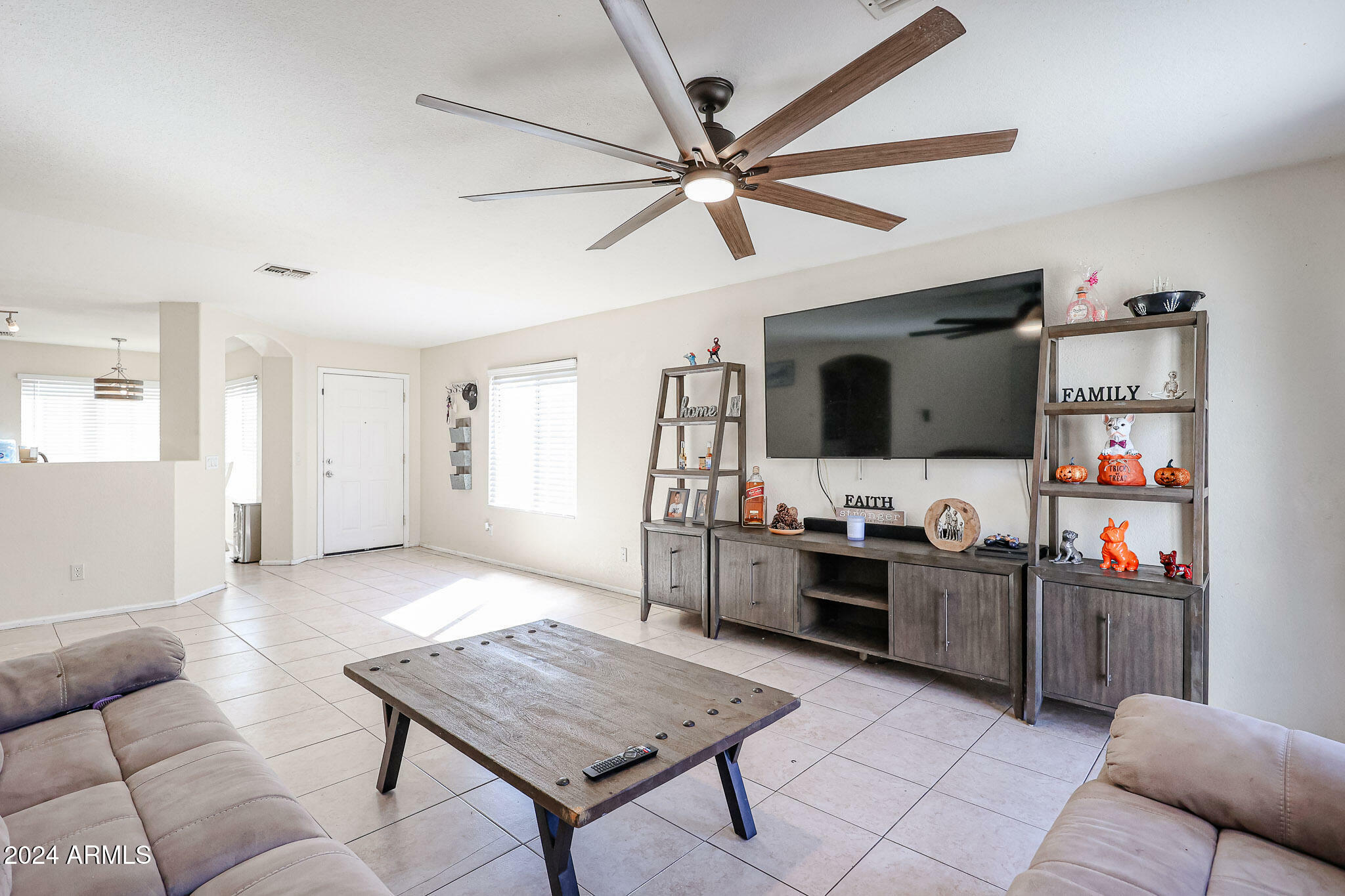 Property Photo:  1098 E Nardini Street  AZ 85140 