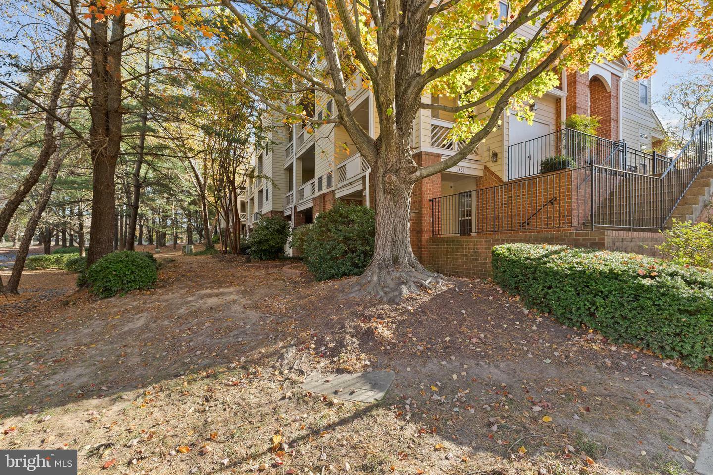 Property Photo:  1361 Garden Wall Circle 701  VA 20194 