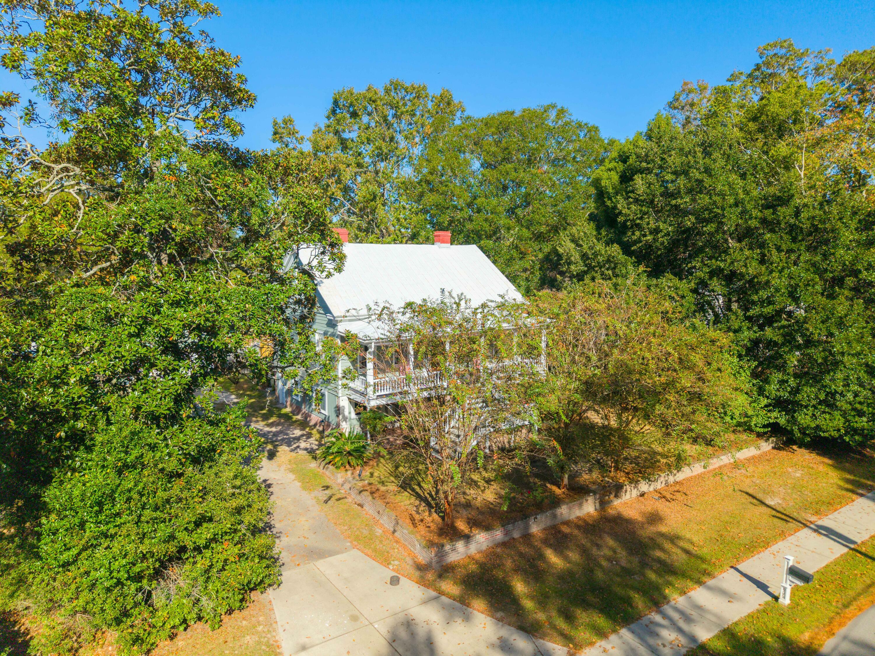 Property Photo:  406 S Gum Street  SC 29483 