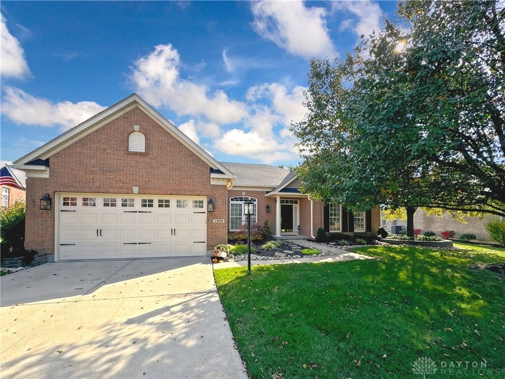 Property Photo: 1306 Oakhurst Court OH 45036